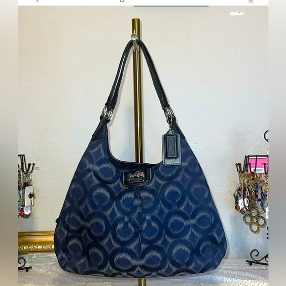 COACH Textured leather Hobo style shoulder bag with 2 hang tags - Picture 1 of 14